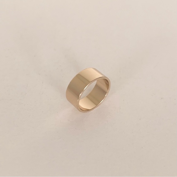 Thick gold band ring comes in a pouch - Picture 12 of 12